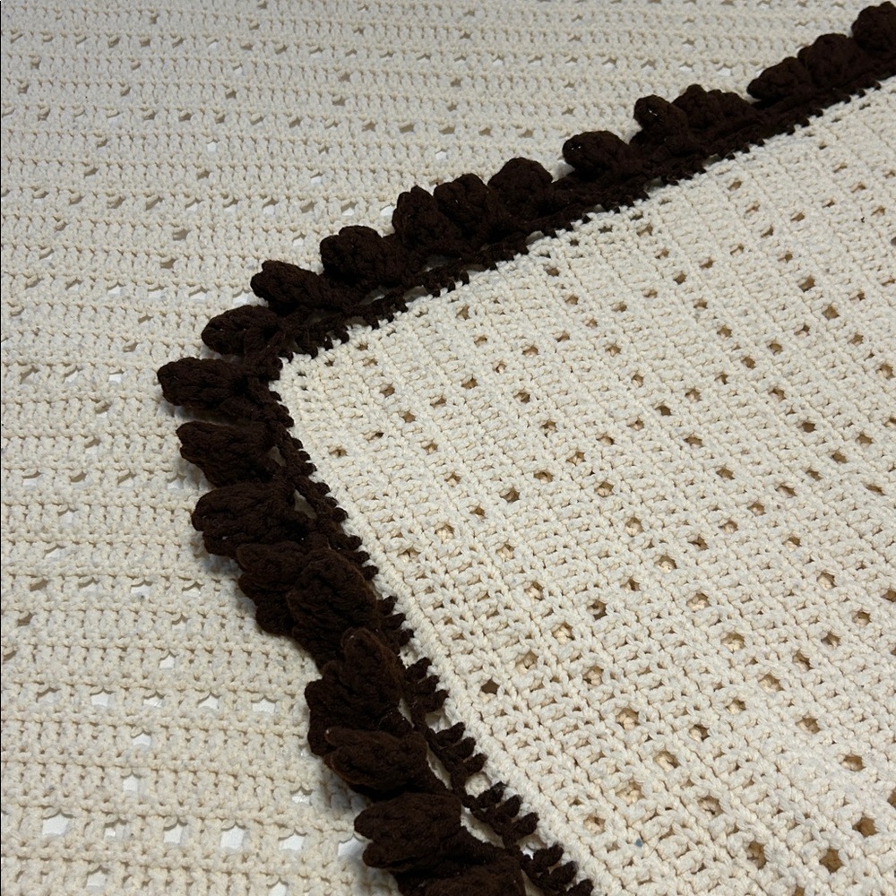 Handmade cream crochet blanket with a brown bobble stitch border - Picture 8 of 8